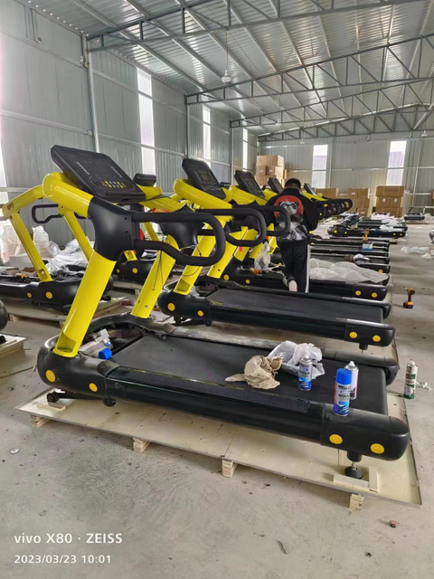 Esteira comercial LED MND-CC31A | Motor 3HP, inclinação de 0-15% | MND FITNESS