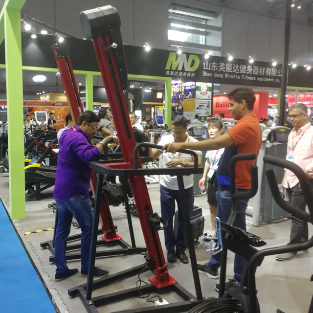 Máquina de escalada vertical motorizada MND-W200 | Alpinista movido a corrente elétrica | MND FITNESS