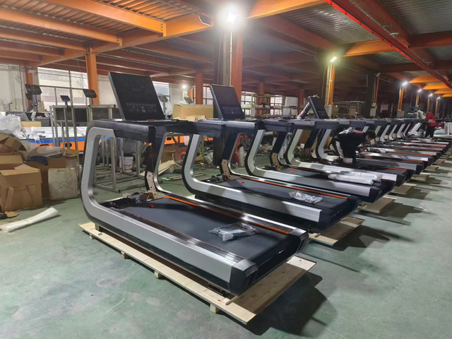 Esteira comercial LCD MND-CC50B | Exibição aprimorada | MND FITNESS
