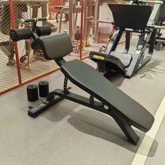 Banco de declínio ajustável F37 | Treinamento Abdominal | Estação de treino central