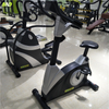 Bicicleta vertical comercial MND-CC03 | Espaço eficiente | MND FITNESS
