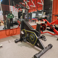  Bicicleta giratória com acionamento por correia comercial, ciclo interno resistente, silencioso e suave para uso em academia MND-D04