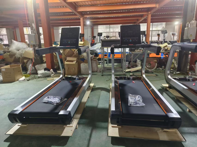 Esteira comercial LED MND-CC50A | Motor 3HP, Design Compacto | MND FITNESS